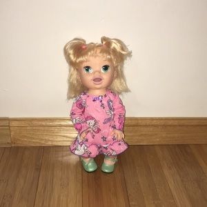 Baby Alive Super Snacks Snackin Sara Blonde Speaking Spanish and English Doll